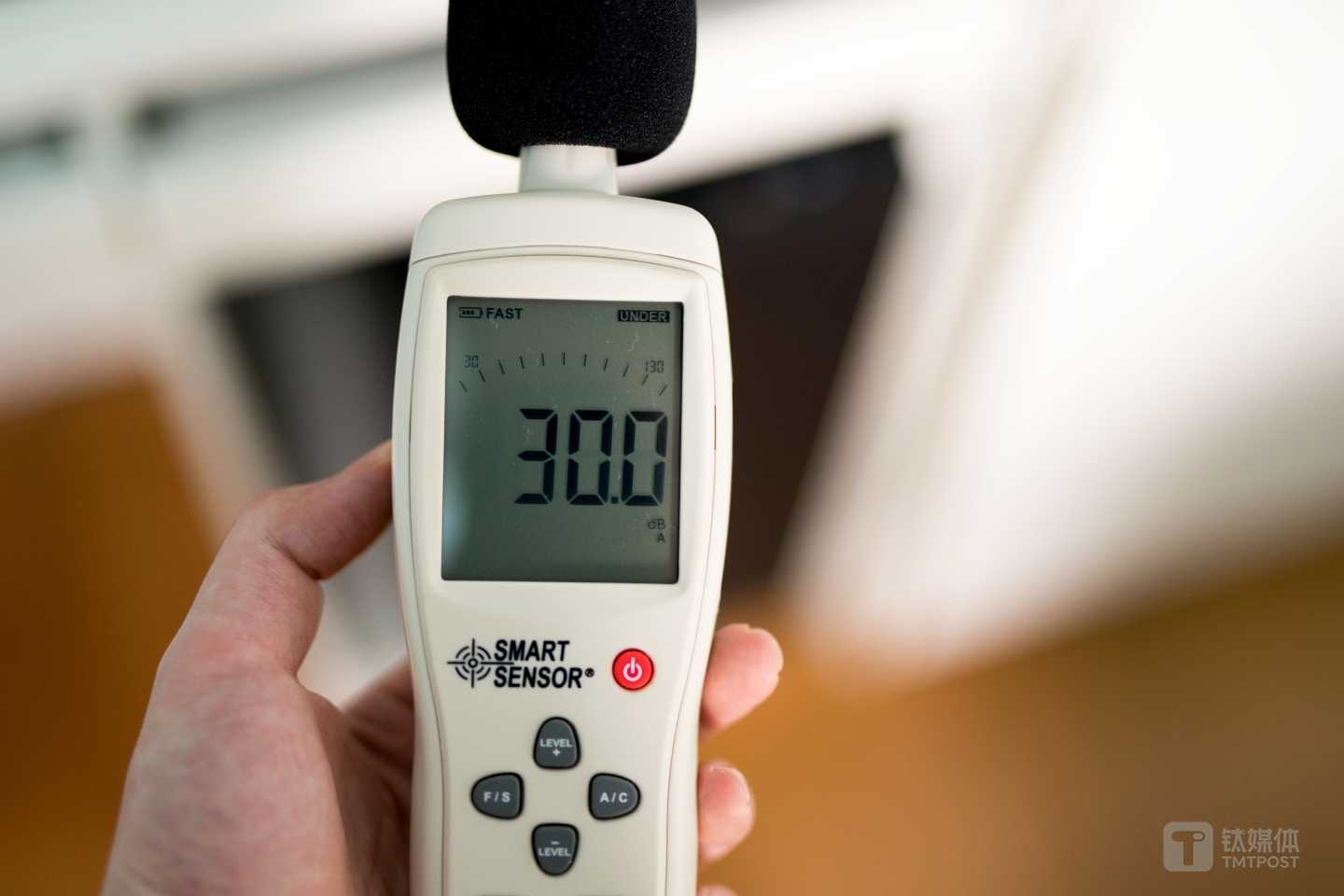 在风扇停止情况下，噪音几乎感受不到