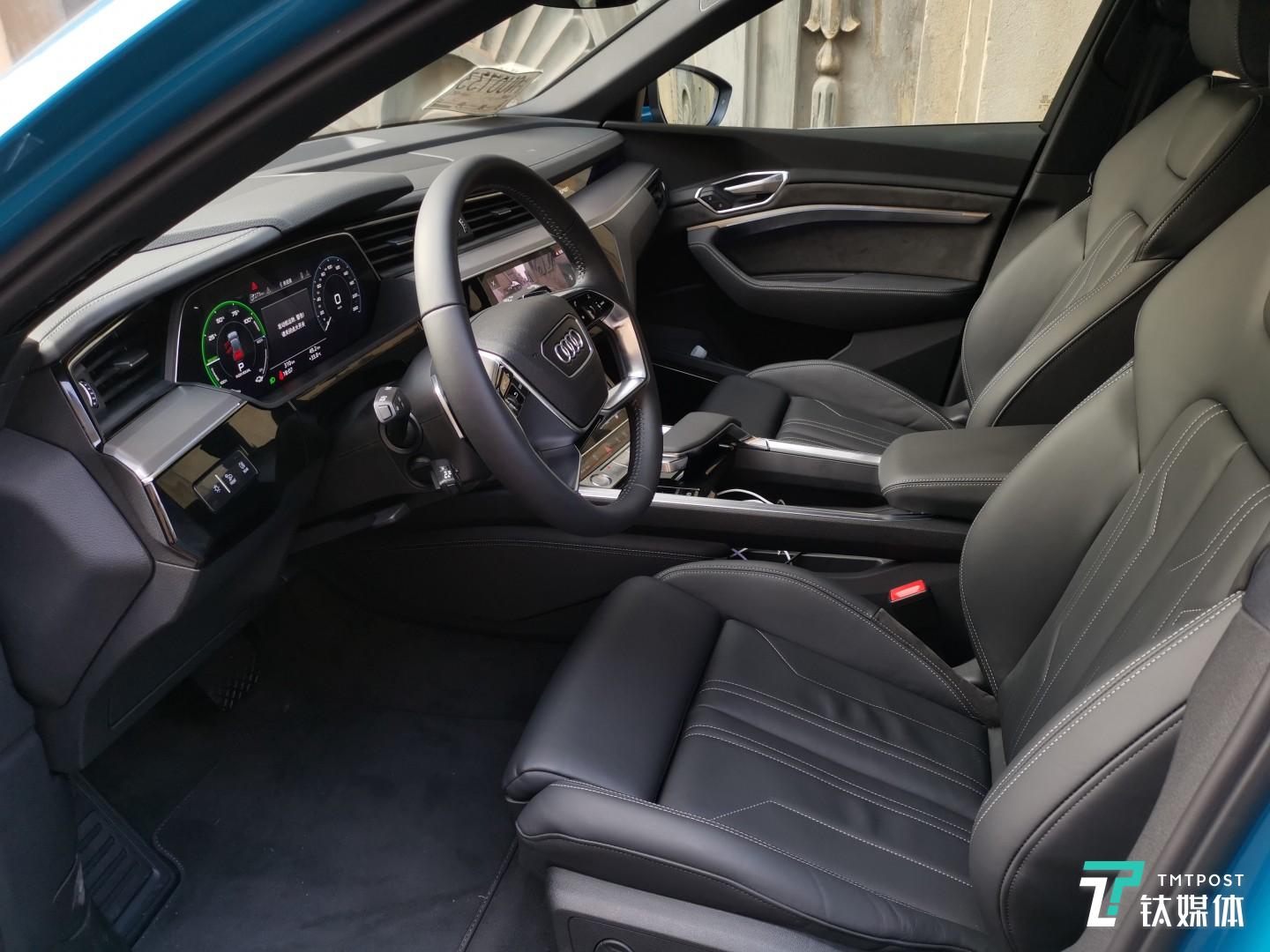 奥迪e-tron内饰