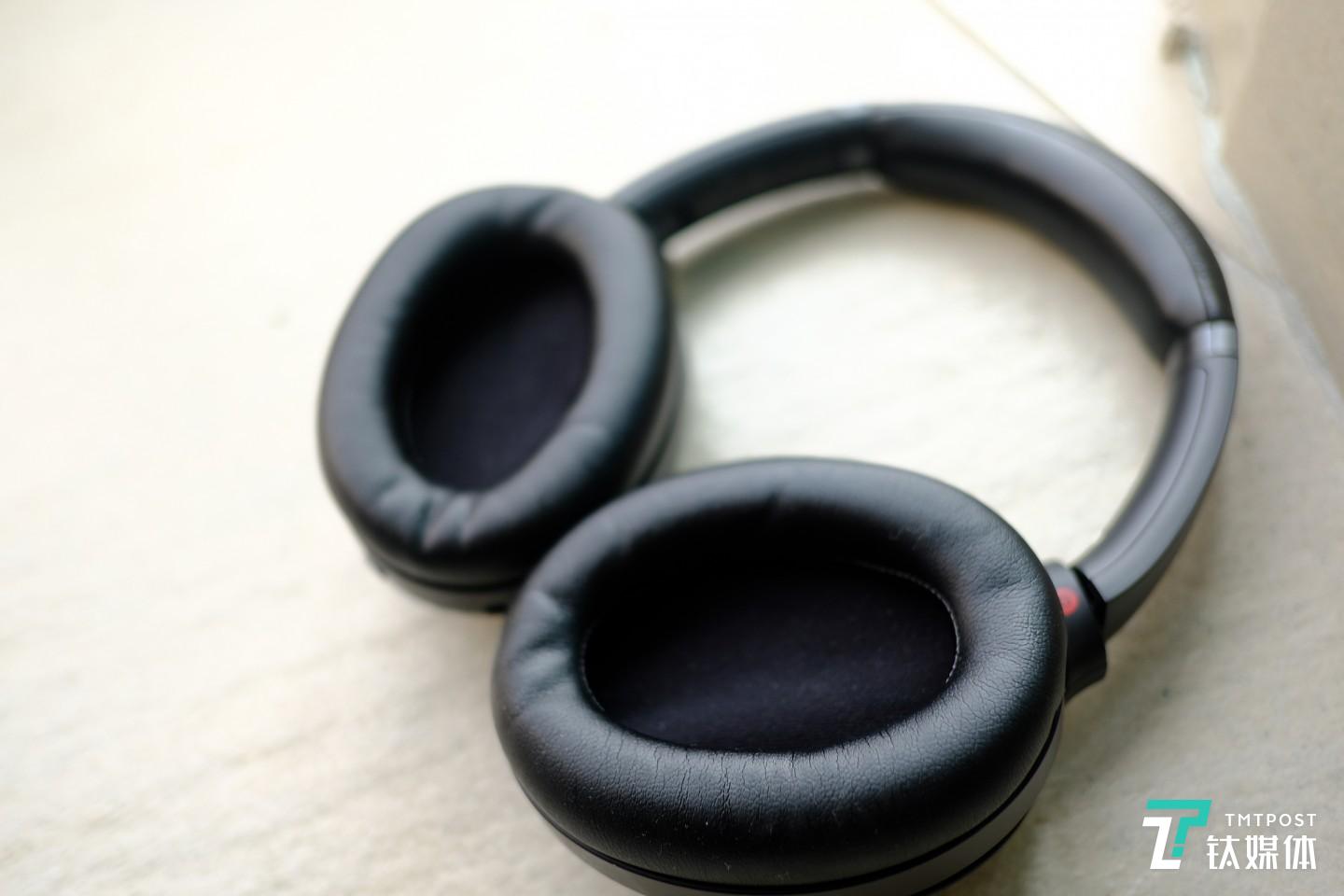 耳罩更松软，佩戴更舒适