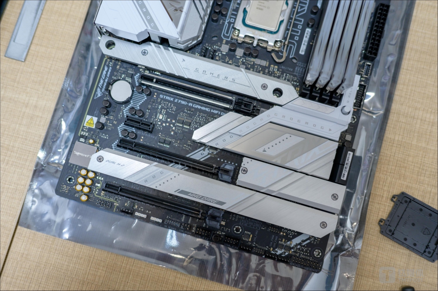 新時代主板的設計也在改變（鈦媒體App作者拍攝）