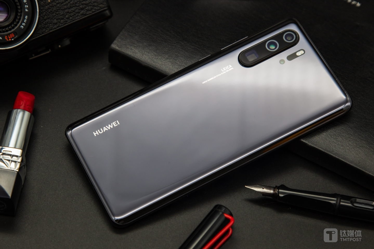 渐变结构色，双曲面玻璃