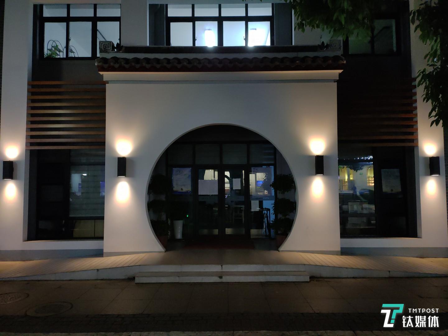 更多样张，焦距：4.74mm，光圈f/1.7，ISO：1607，快门时间：1/25