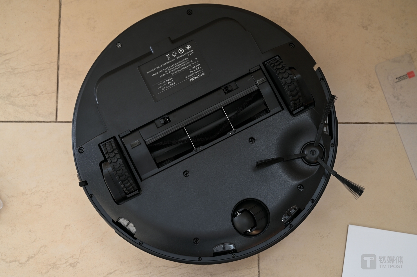 扫地机器人底部