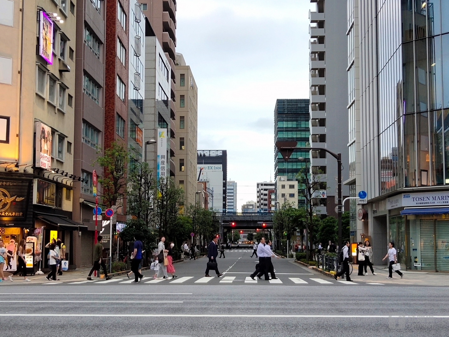 更多样张 焦距：4.35mm 光圈：f/1.8 快门速度：1/s ISO: