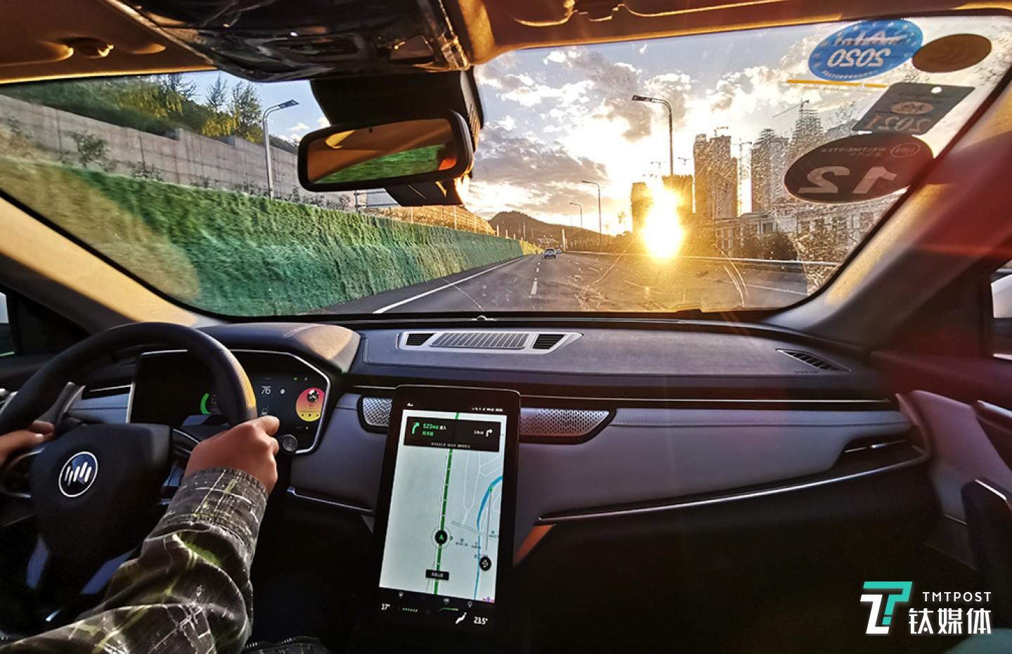 开威马EX5上路是一种享受