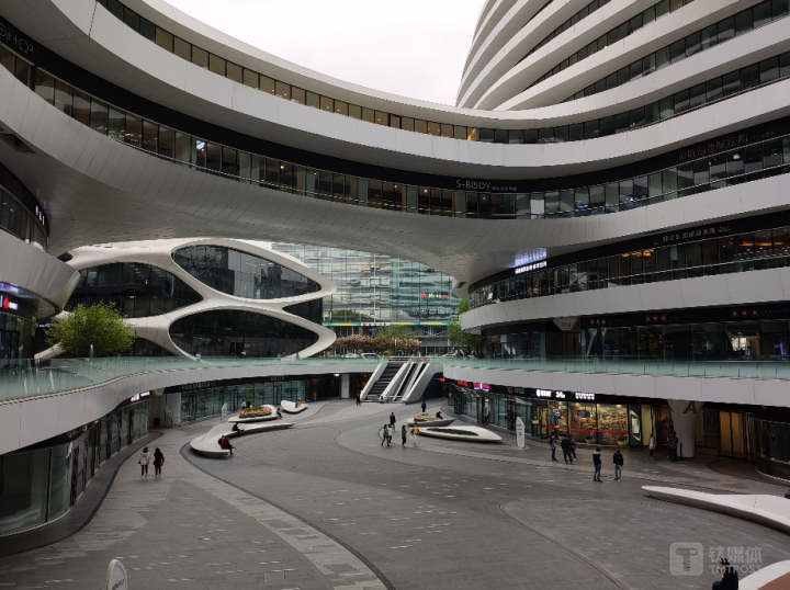 超分辨率算法合成一亿像素照片